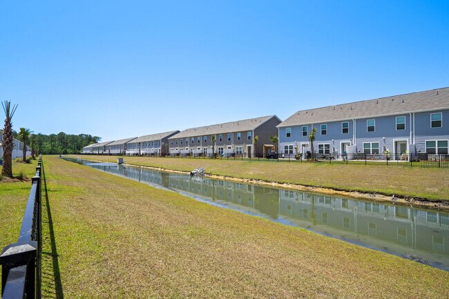 Building Photo - 332 Bayou Loop