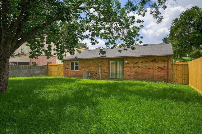 Building Photo - 17518 Autumn Hills Dr