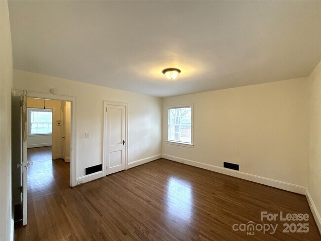 Building Photo - 1901 Armstrong Park Dr