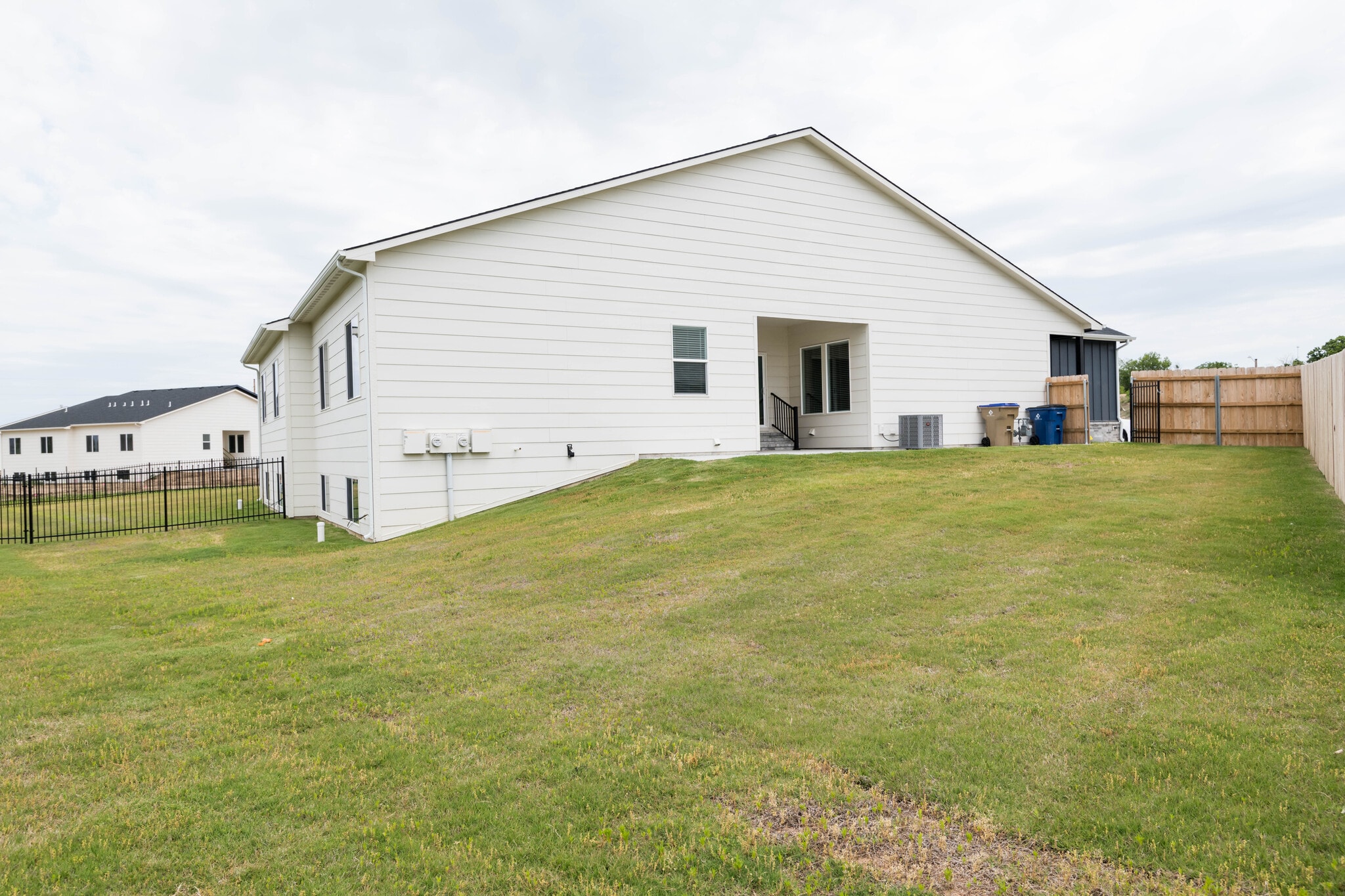 Exterior - Back Yard - 5347 Pinecrest Ct N