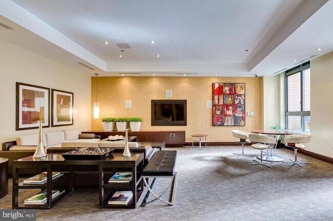 Building Photo - 440 L St NW