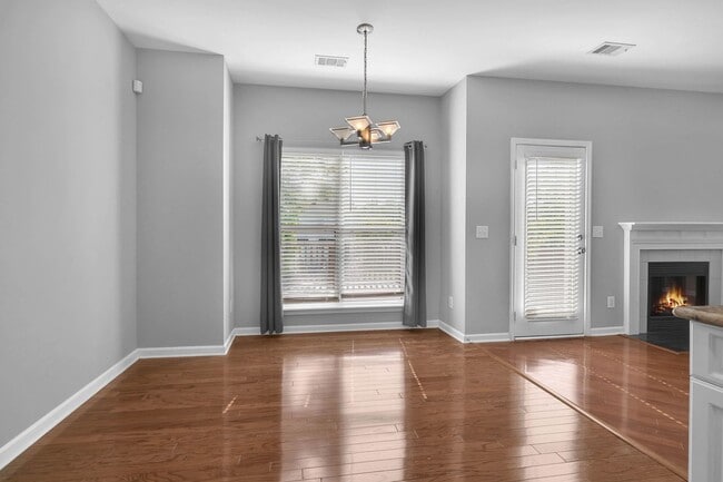 Building Photo - Beautiful and light-filled home in the desirable Normandy Place community located in Nashville’s ...