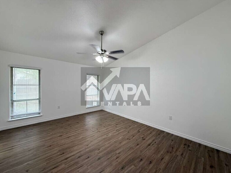 Building Photo - 7729 Narrow Pass St