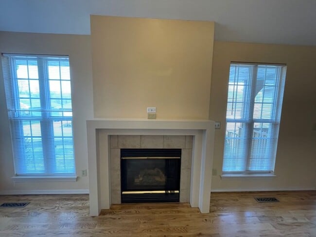 Building Photo - 4 Bedroom Home in SE Springfield!