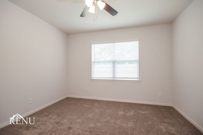 Building Photo - 10482 Sweetwater Creek Dr