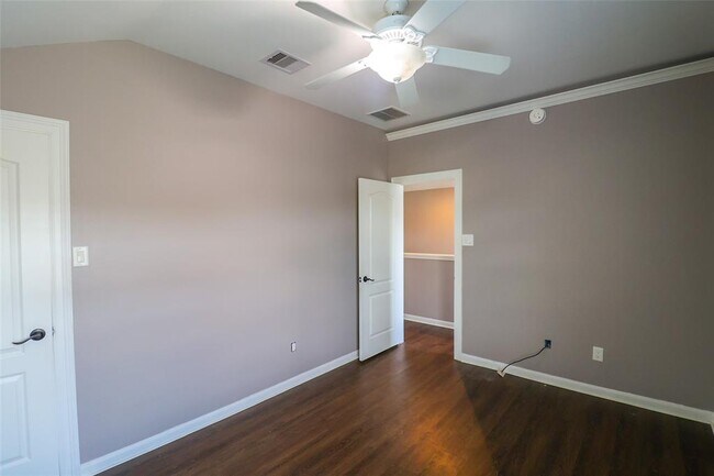 Building Photo - 7438 Tonsley Springs Dr