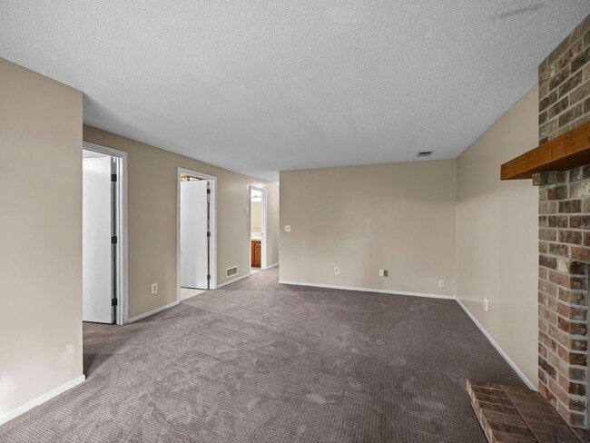 Building Photo - 3 Bedroom Golden Valley Home