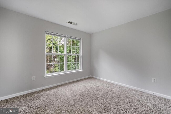Building Photo - 21375 Lookout Dr