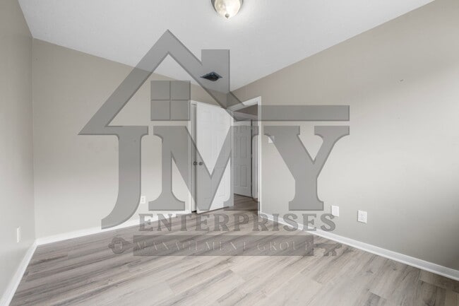 Building Photo - Duplex For Lease