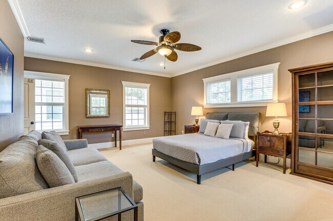 Building Photo - 166 21st Ave N