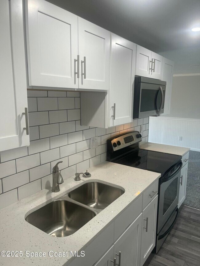 Building Photo - 1750 Bottlebrush Dr