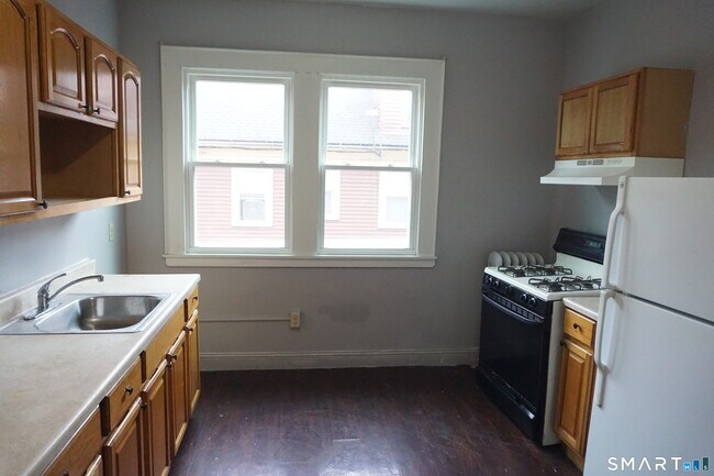 Building Photo - 472 Prospect Ave