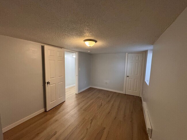 Building Photo - 1429-1431 Knox Ave N