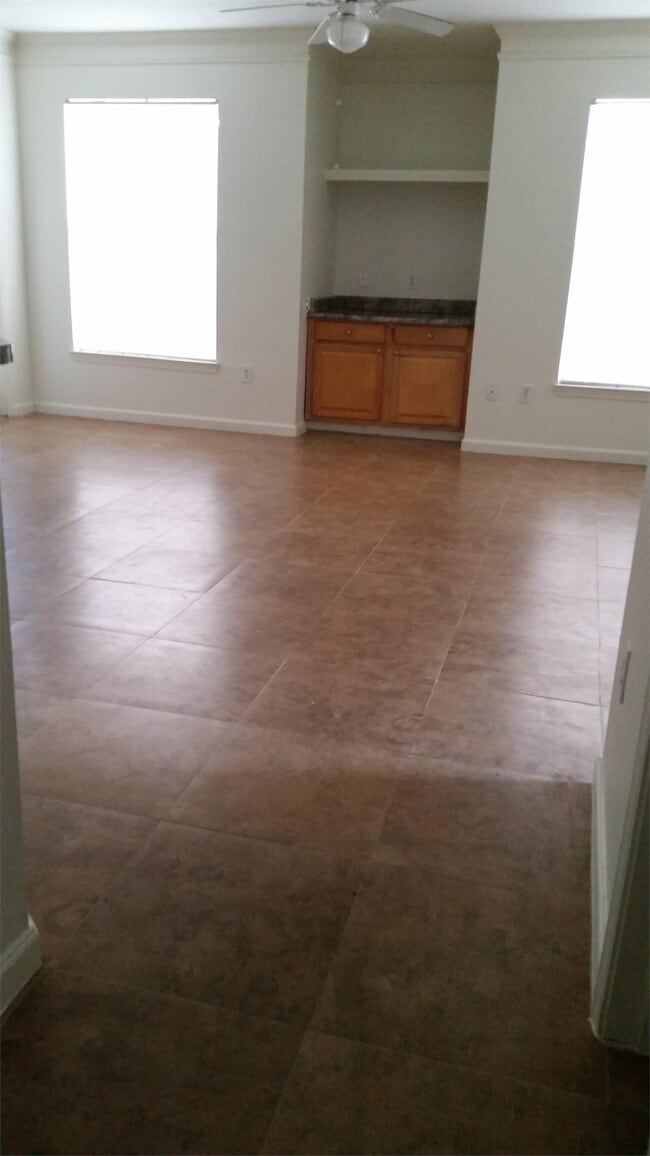 Building Photo - 10413 Villa View Cir
