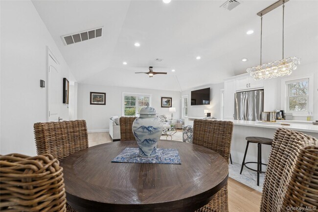 Building Photo - 4 Chestnut Ln