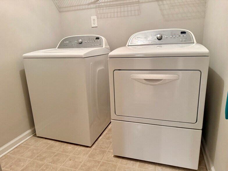 Building Photo - 2510 Cordillo Dr