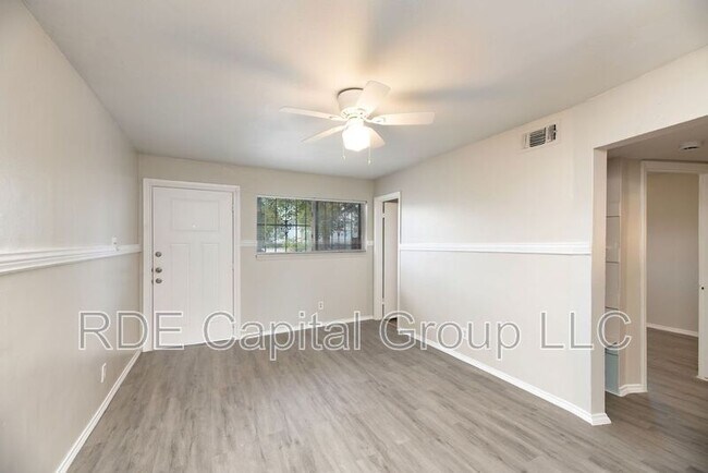 Building Photo - 2408 Meyers St