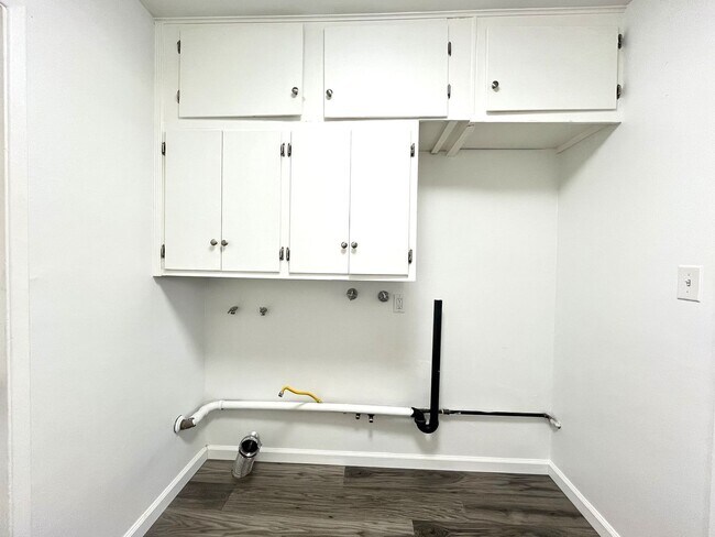 Building Photo - GREAT NEIGHBORHOOD ON A QUIET CUL-DE-SAC 4+2 LARGE BACKYARD