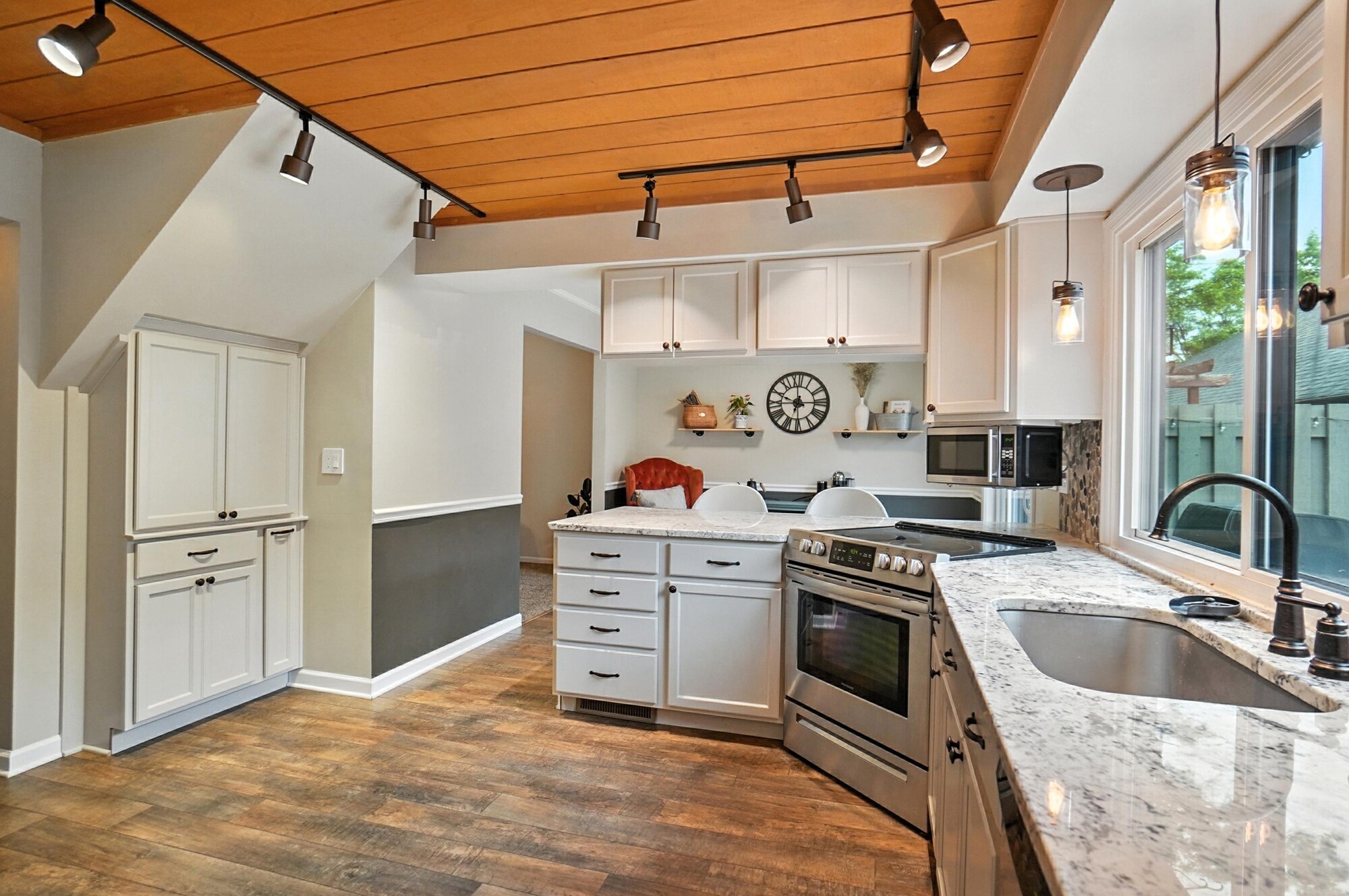 Building Photo - 665 Olde Towne Ave