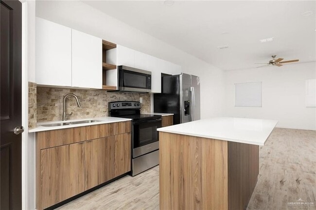 Building Photo - 601 Jasper St