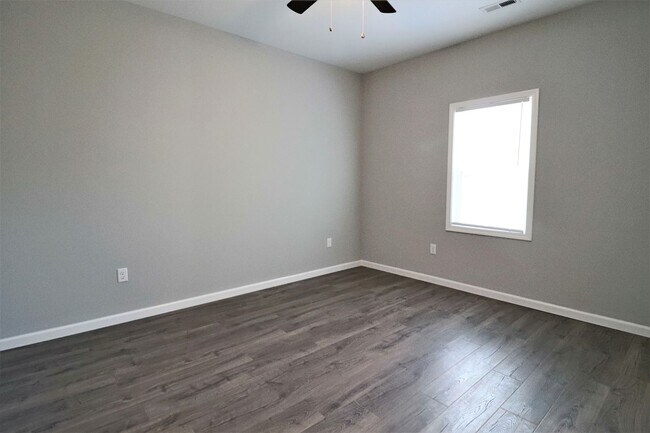 Building Photo - 130 Summerlin Ln