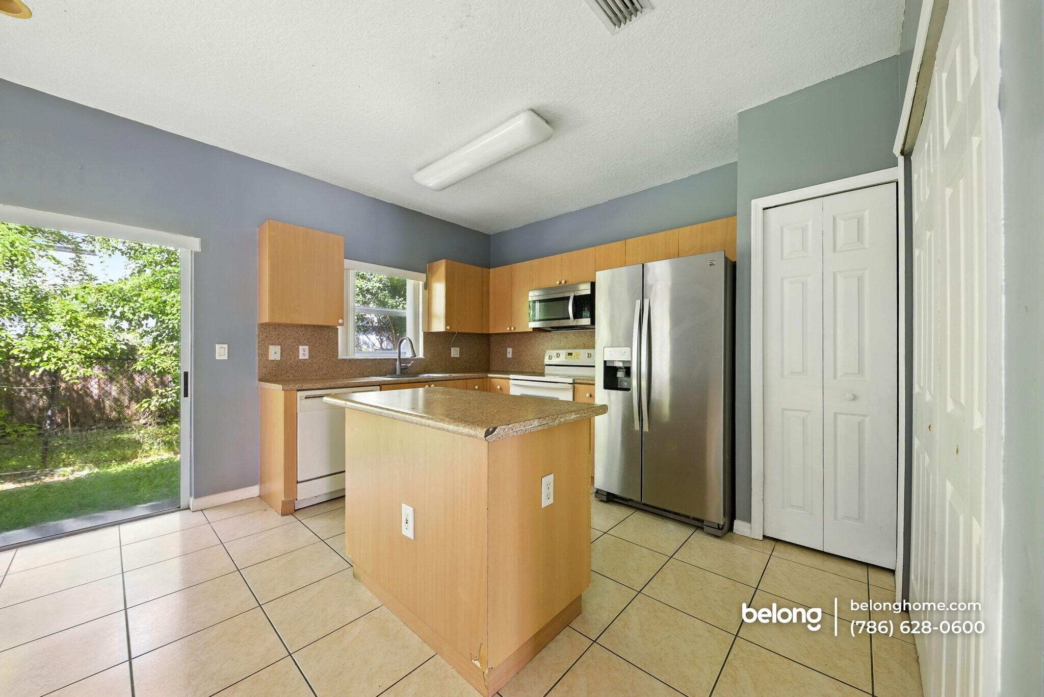 Building Photo - 2915 SE 15th Terrace