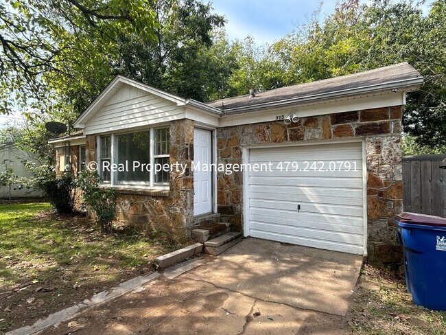 Building Photo - COMING IN JANUARY 2026 -  Bed 1 Bath HOUSE...