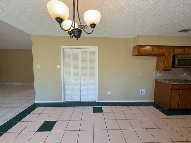 Building Photo - 5604 Ember Dr