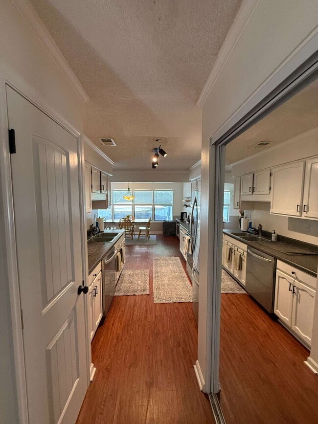 Building Photo - "Charming 3-Bedroom Townhouse Retreat in Beaufort - Spacious 1742 sq ft on Battery Lane!"