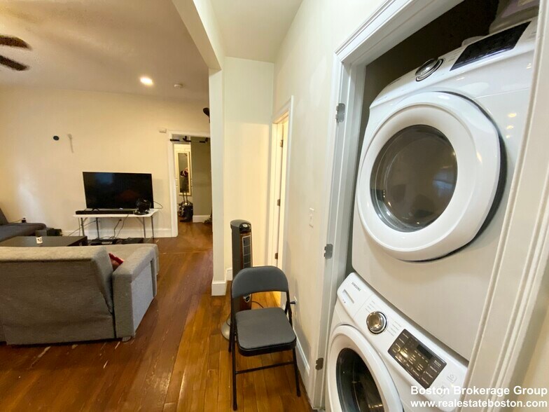 Primary Photo - 178 Hillside St