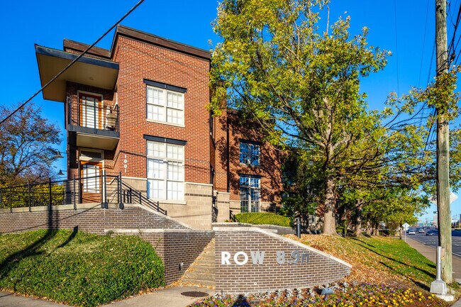 Building Photo - Row 8.9n