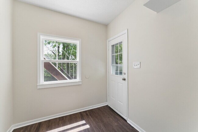 Building Photo - Welcome home to this stunning, light-filled rental that truly has it all! Featuring huge living s...