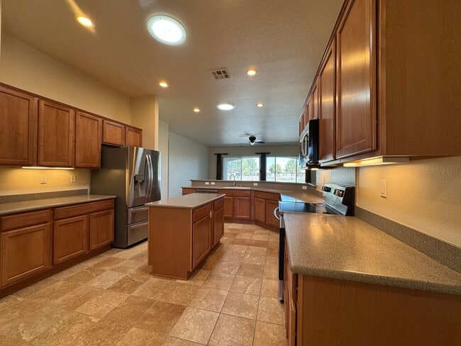 Building Photo - 55 + Community of Sun City Del Webb in App...