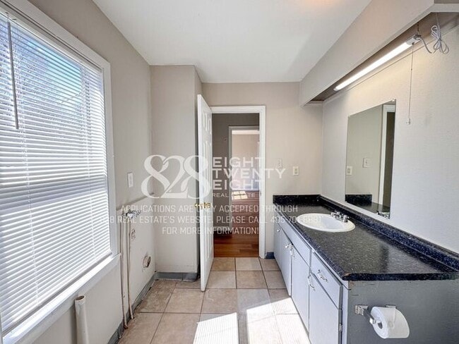 Building Photo - 2 Bed/1 Bath Single Family Home Available NOW in Del City!