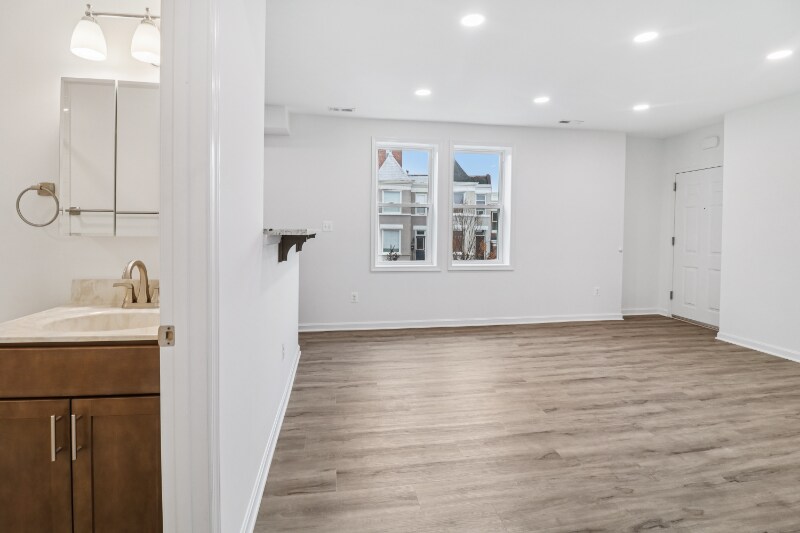 Building Photo - 303 Seaton Pl NE