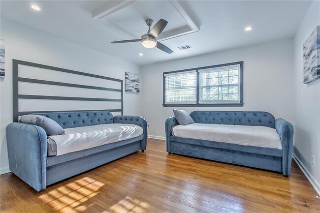 Building Photo - 6680 Williamson Dr NE