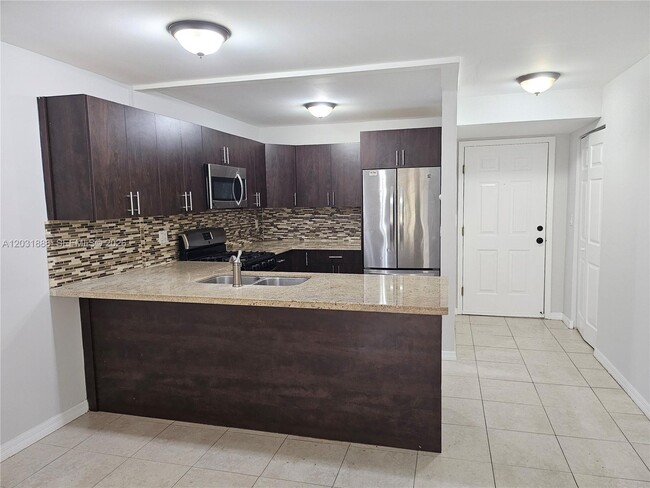 Building Photo - 14500 SW 88th Ave