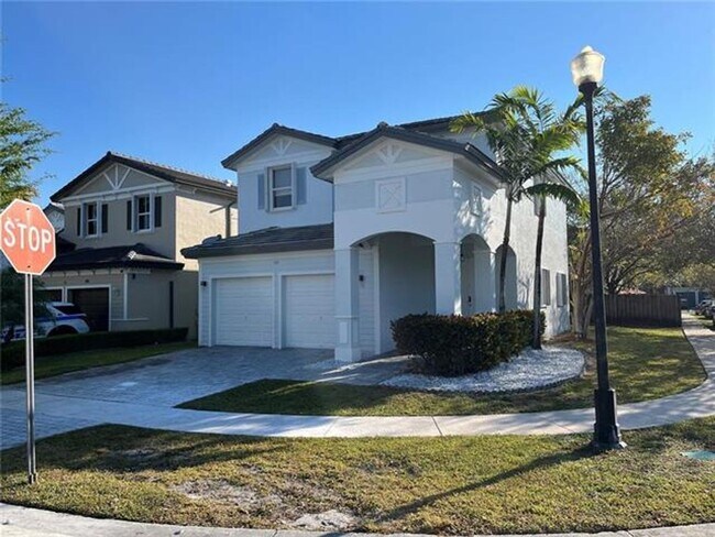 Building Photo - 349 NE 36th Terrace