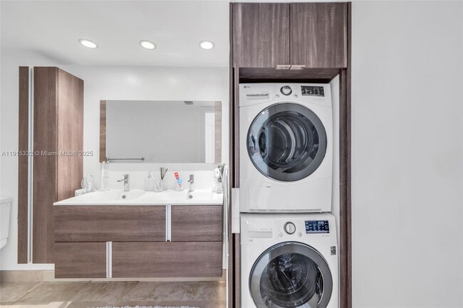 Building Photo - 11 Island Ave