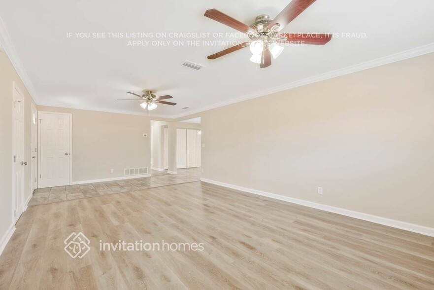 Building Photo - 423 Janell Dr