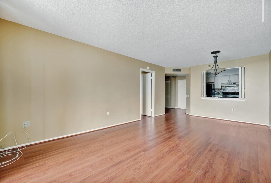 Building Photo - 2333 Feather Sound Dr