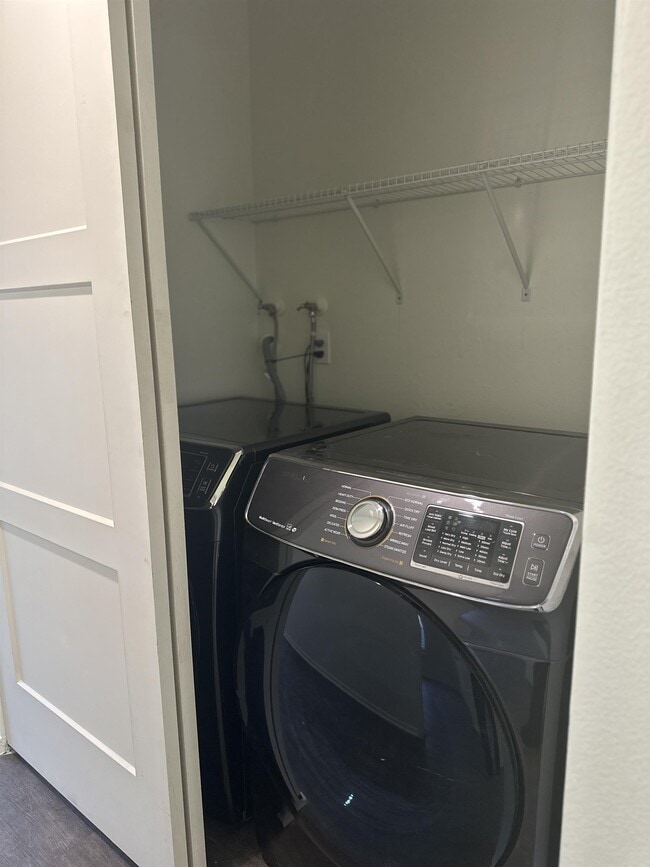 Building Photo - 529 W Santa Barbara St