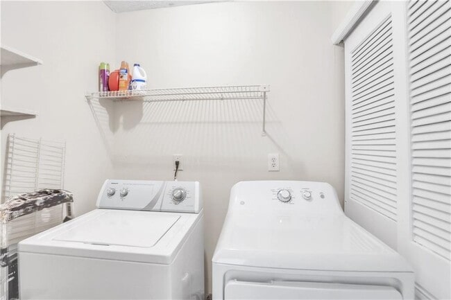 Building Photo - 1408 Country Park Dr