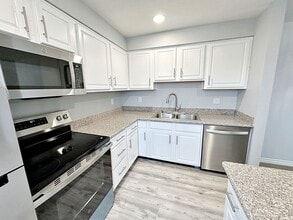Building Photo - 5080 Indian River Dr