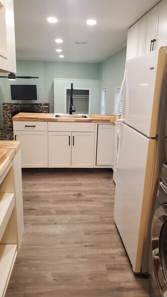 Building Photo - 2412 Jacqueline Cir