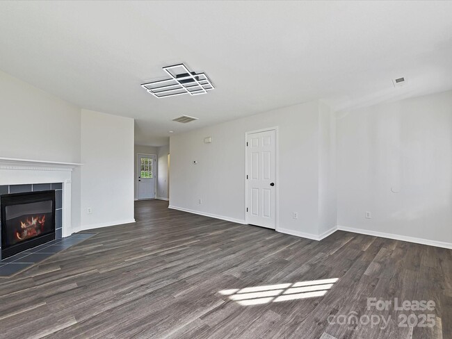 Building Photo - 3201 Decapolis Dr