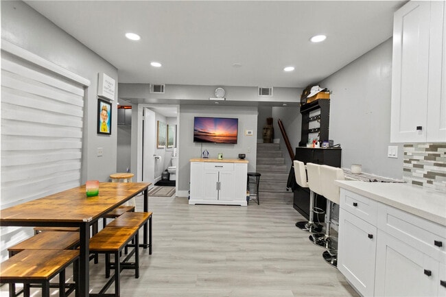 Building Photo - 22940 Oxford Pl