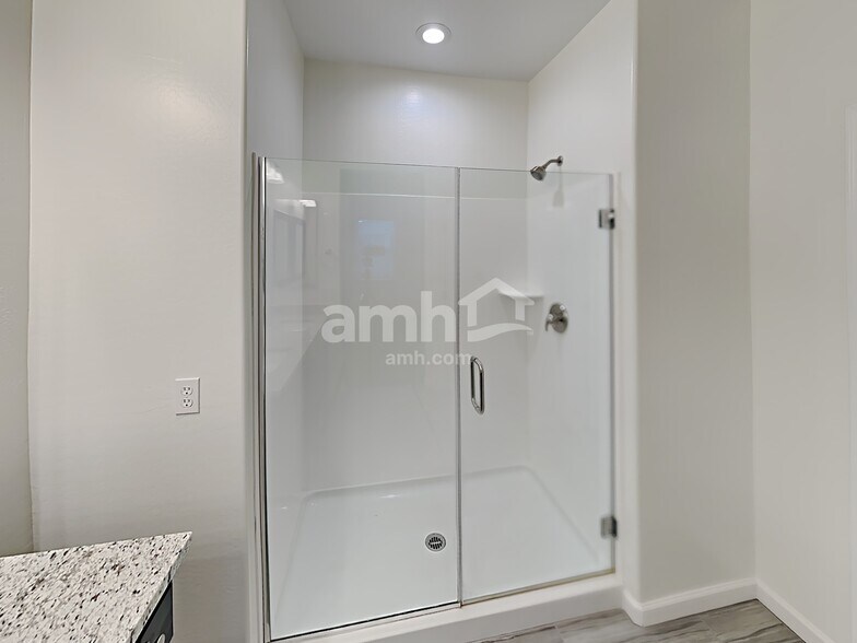 Building Photo - 1709 E Primavera Way