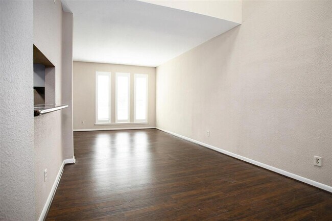 Building Photo - 1300 Augusta Dr