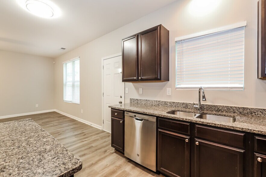 Building Photo - 6596 Woodwell Dr